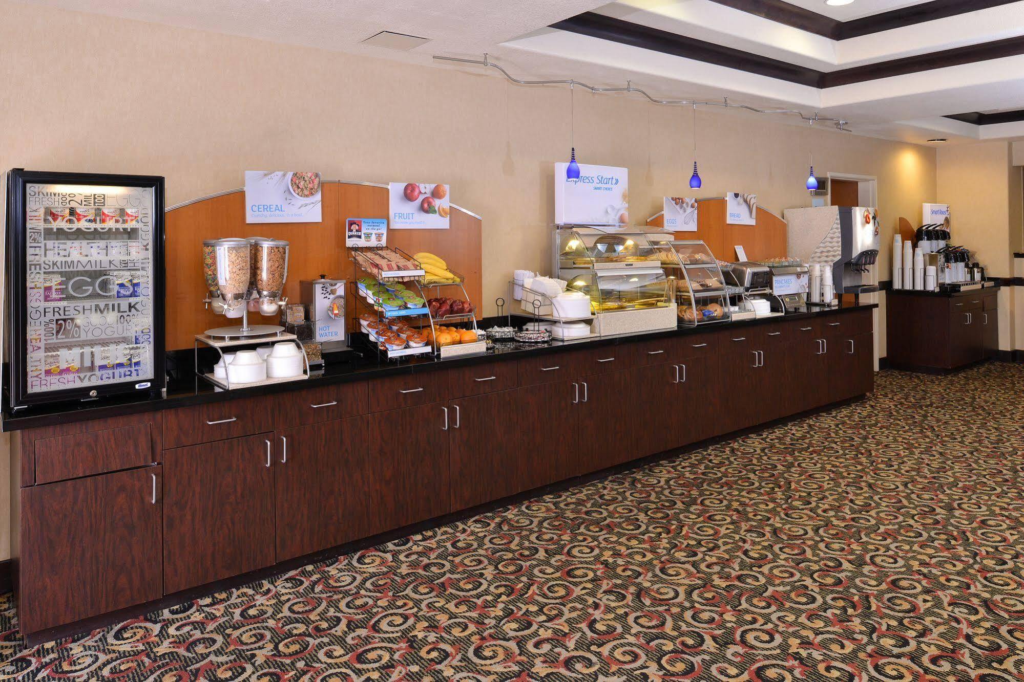 Holiday Inn Express Hotel & Suites Lincoln-Roseville Area, An Ihg Hotel Exteriér fotografie